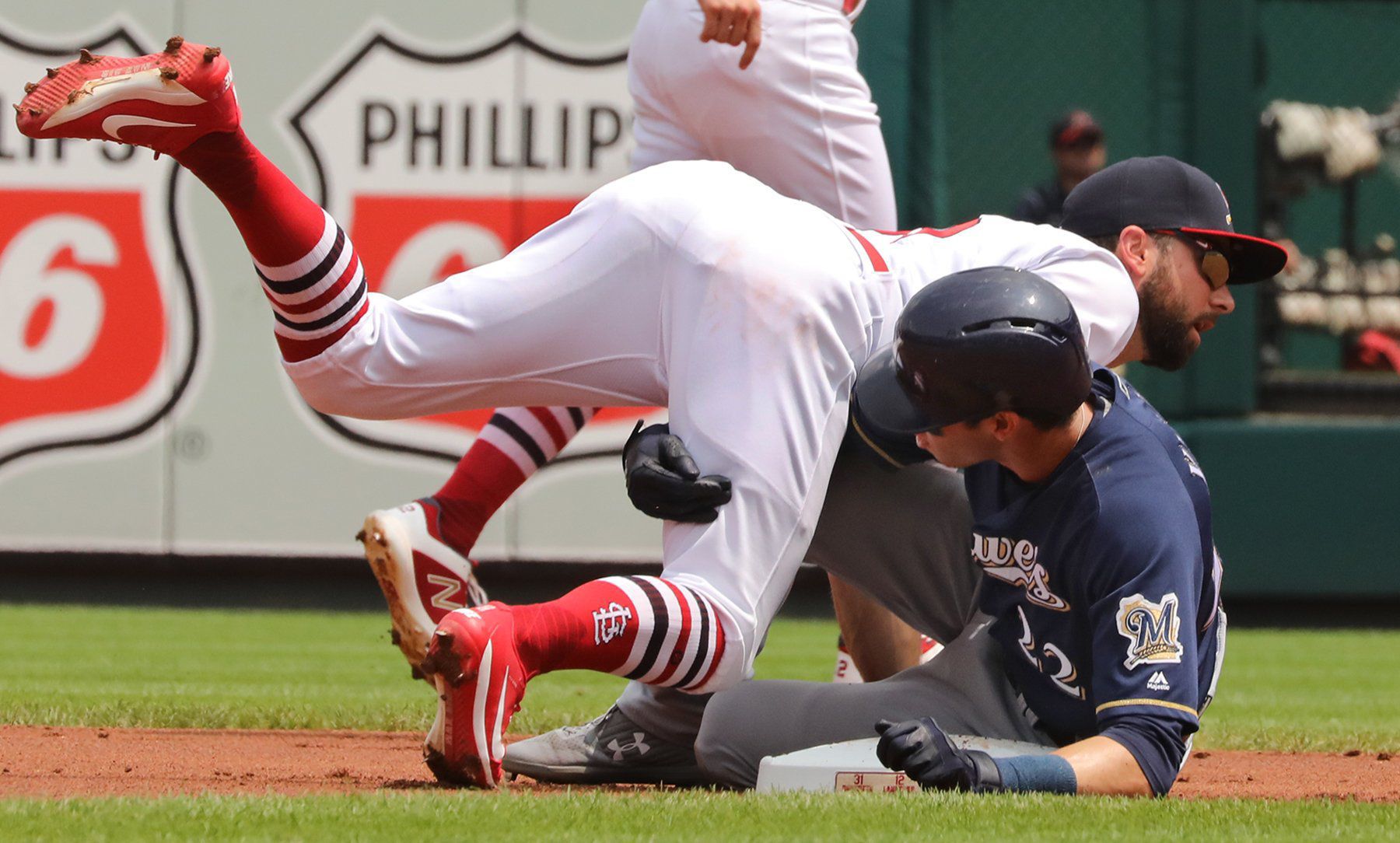 Close doesn't count as Cards lose to Brewers 2-1